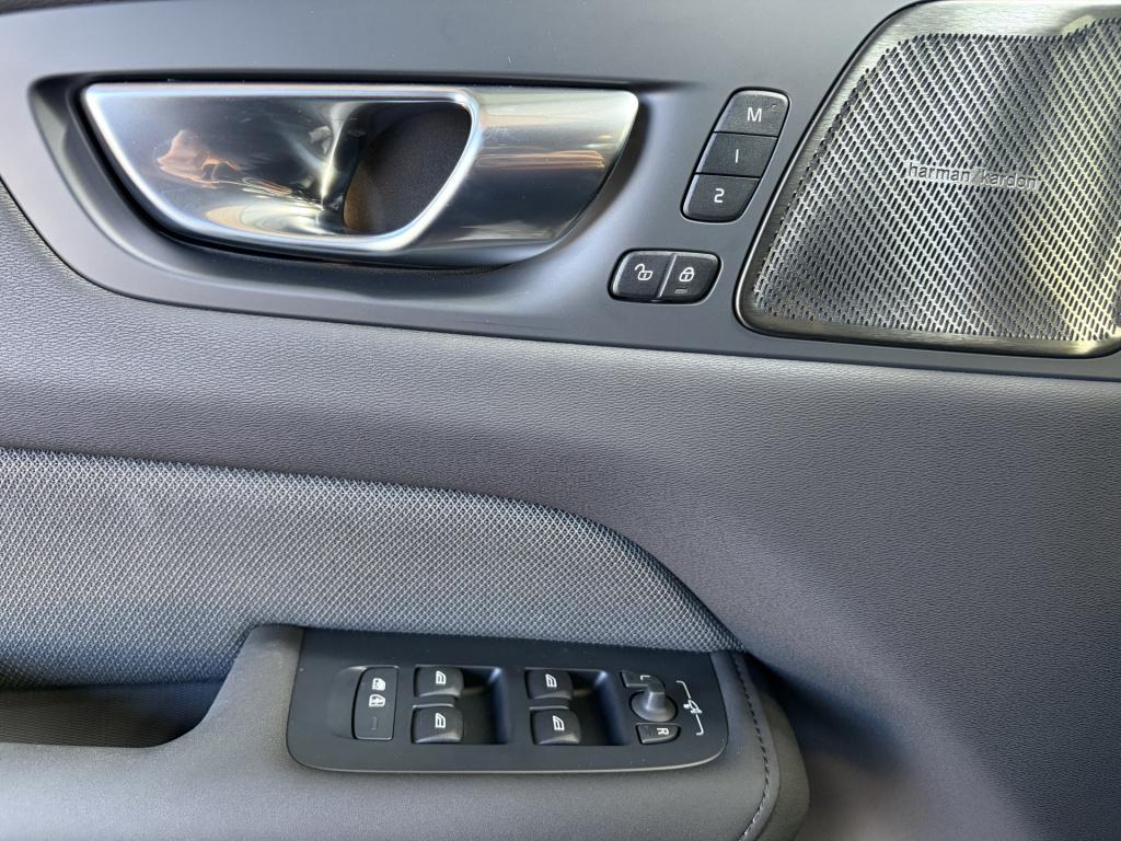 Volvo XC60 2.0 t6 plug-in hybrid awd ultra black edition | trekhaak | 22'' 
