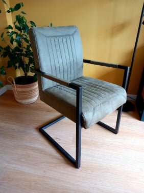 TE KOOP -2 STOELEN-