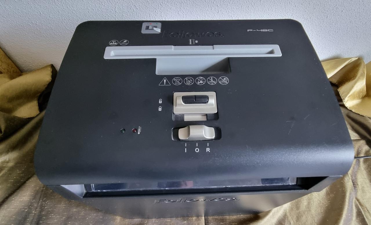 Papier versnipperaar merk Fellowes.