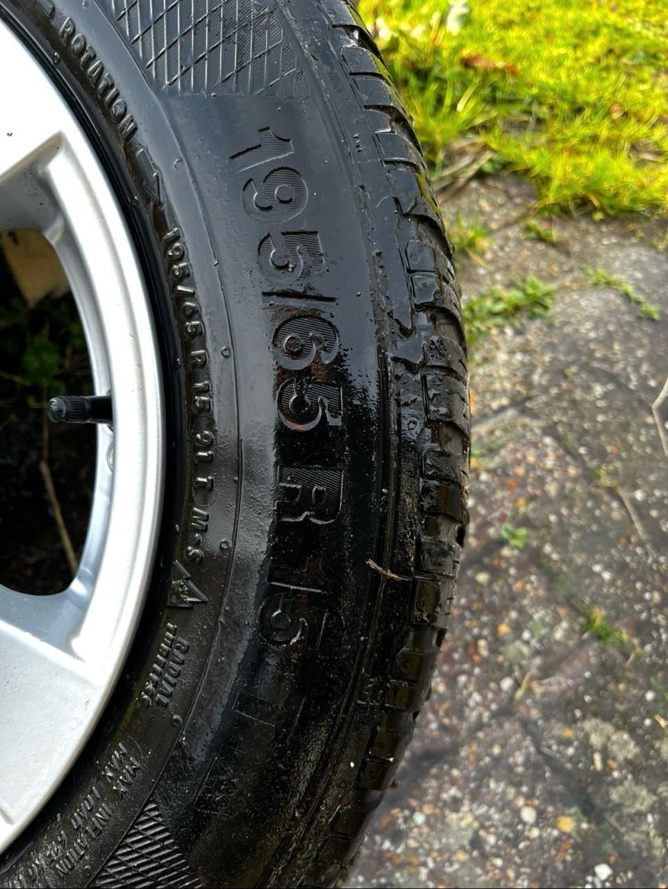 4 velgen met winterbanden, oa VW Golf