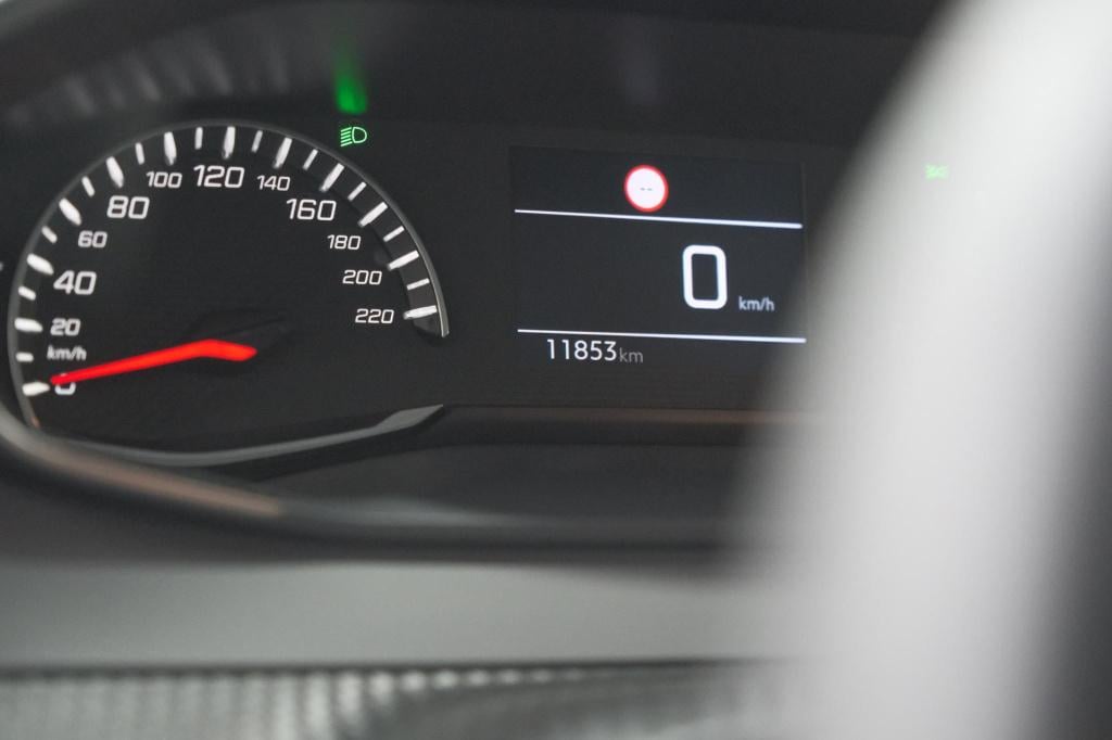 Peugeot 208 1.2 puretech style | parkeersensoren | navigatie | apple carpla
