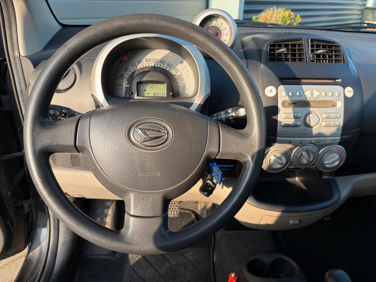 Daihatsu Sirion 2 1.3- 16V Comfort - Afgeleverd met nieuwe APK en afleverbe