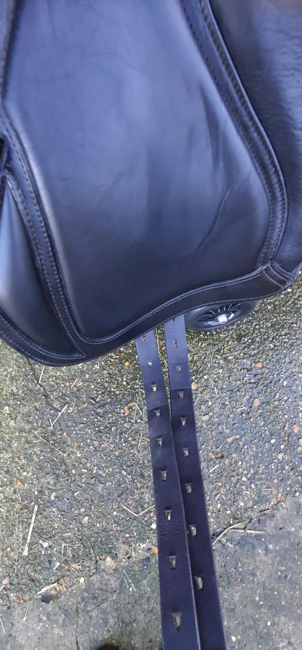 Eventingzadel/springzadel zwart 17 inch