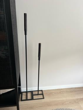 Set van 2 vloer-kandelaren