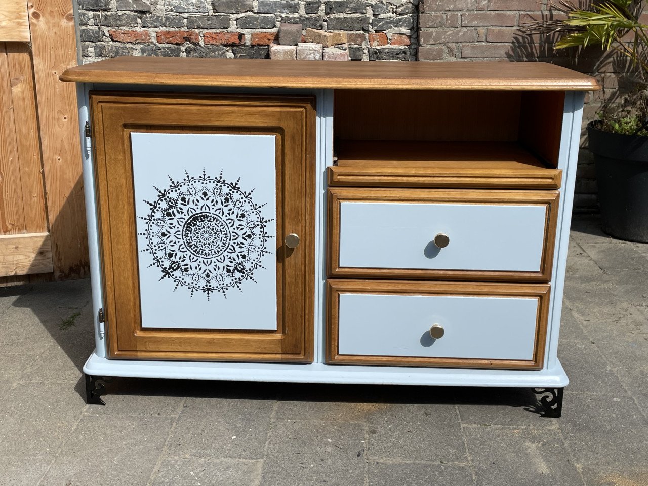 Gerestylde Kast met Mandala – Uniek, Fris & Functioneel!