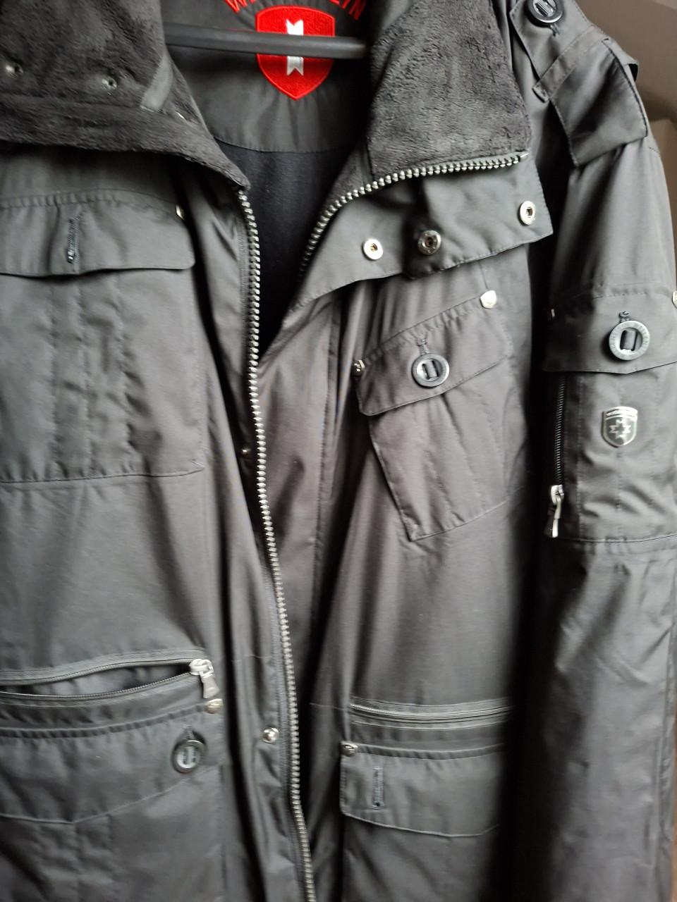 Een Heren Winter jas. Maat XL.