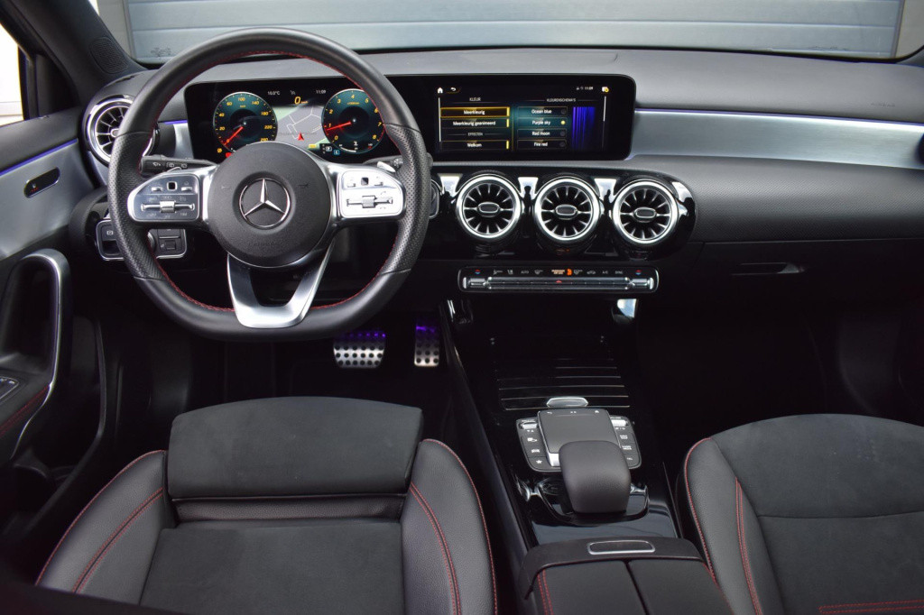 Mercedes-Benz A-Klasse 180 amg |night pakket | sfeerverlichting | apple car
