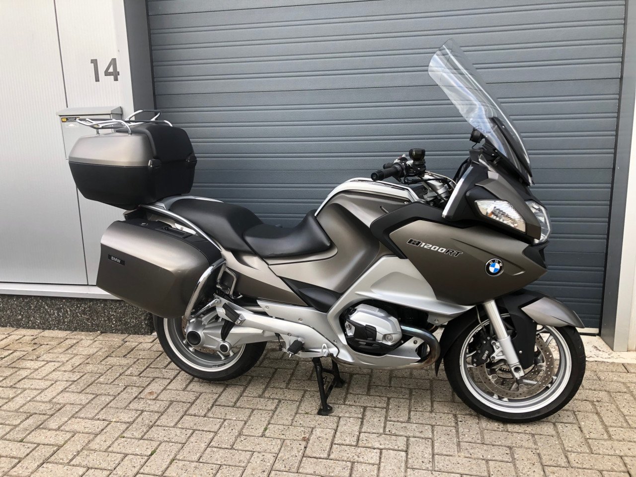 Hele nette en complete BMW R1200RT uit 2011 met 77dkm Akrapovic etc €6950,-