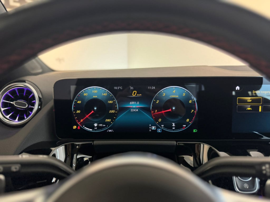 Mercedes-Benz Gla-klasse 180 business solution amg