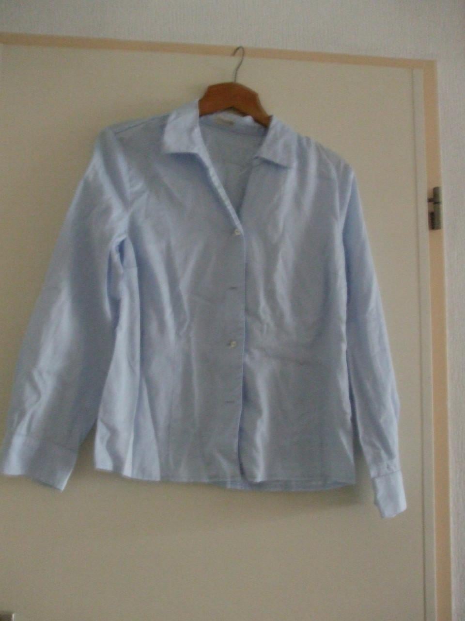 Te koop goede blouse met lange mouw.(z.g.a.n.).