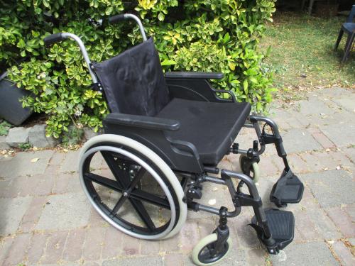 Kwaliteits rolstoel voor grotere en zwaarder personen (max 160 kg)