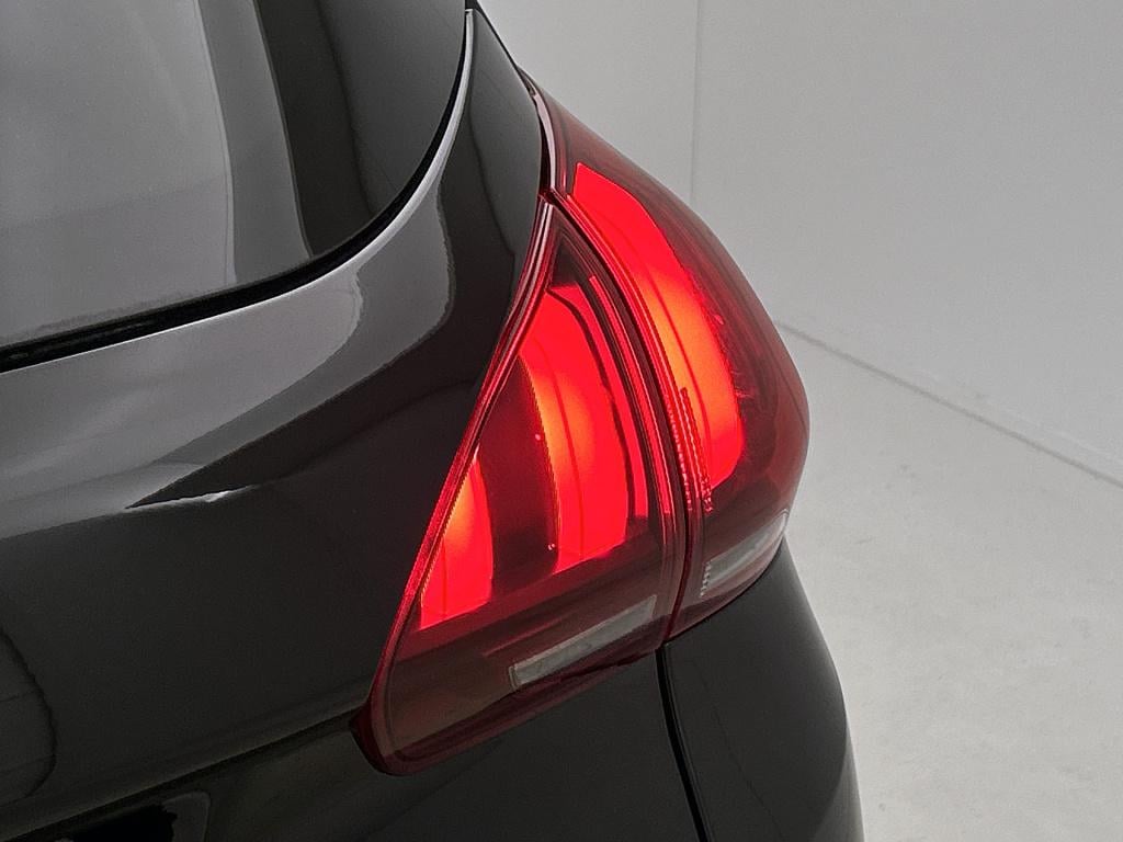 Peugeot 2008 110 pk signature | rijklaar | navigatie | parkeersensoren | lm