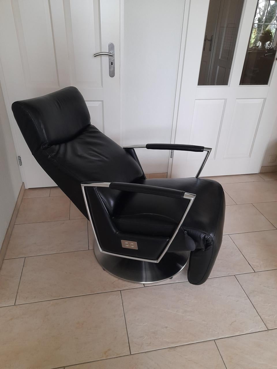Elektrisch verstelbare  Lederen relax fauteuil ( in goede nette staat )