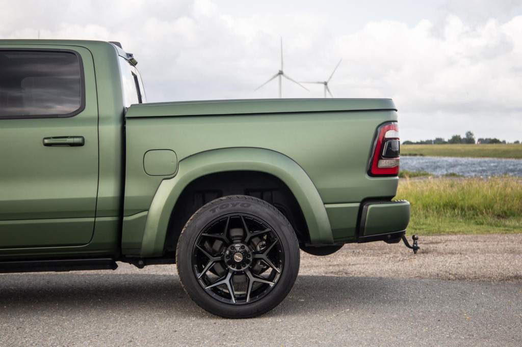 Dodge Ram 1500 5.7 v8 4x4 crew cab limited bpm vrij / all in prijs / pano /