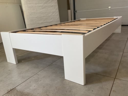 Eenpersoons bed ( basic wit )