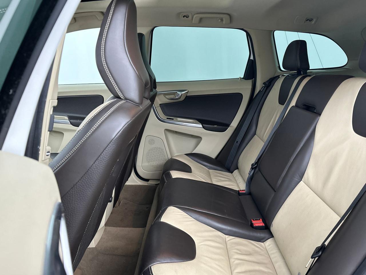 Volvo XC60 - 2.0 D3 FWD Kinetic | Camera | Leder | Navi | Trekhaak