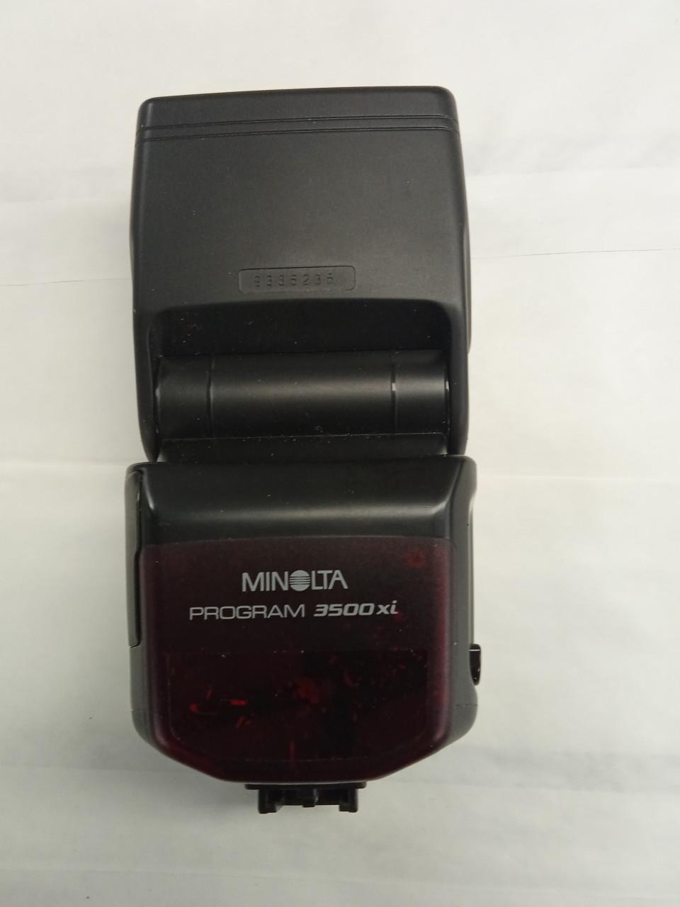 Minolta Dynax 7000i en 8000i met diverse objectieven en overige toebehoren