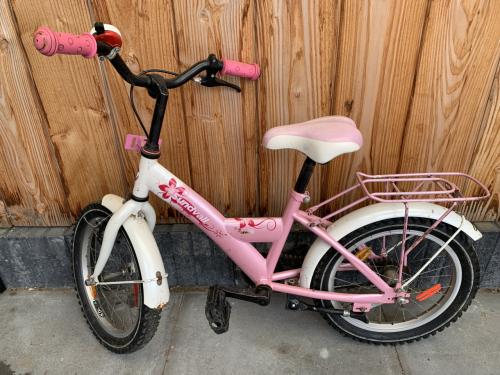 Leuke roze kinderfiets van het merk SunValley 16 inch