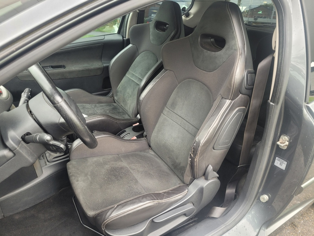 Peugeot 207 1.6-16v t rc