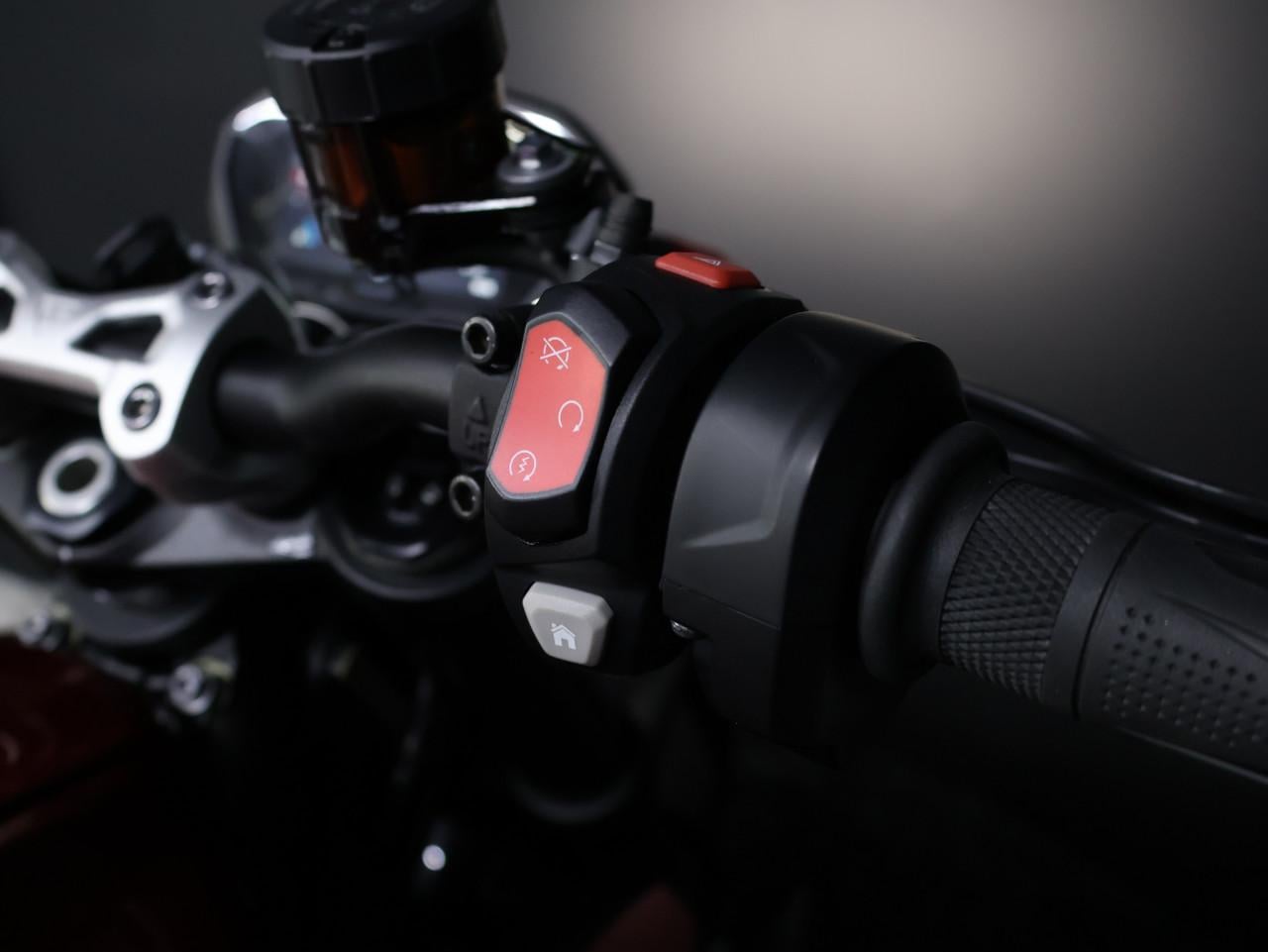 STREET TRIPLE 765 RS | Carnival Red