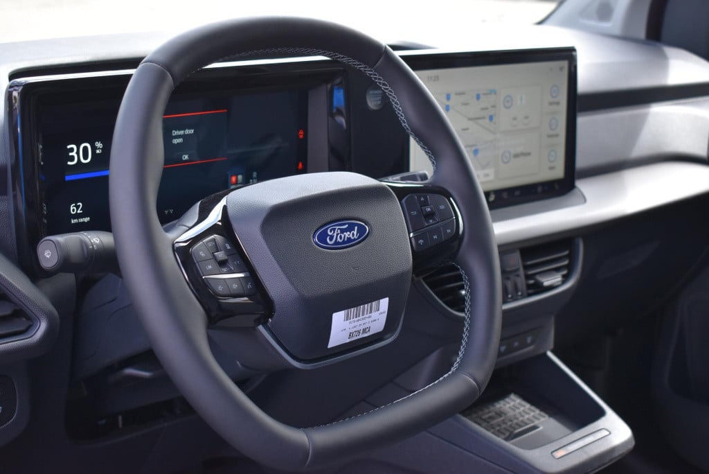 Ford E-transit cour. limited 44 kwh | uit voorraad leverbaar! | solar silve
