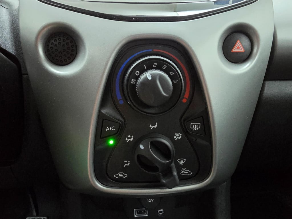 Toyota Aygo 1.0 vvt-i x-nav | parkeercamera | navi | cruisecontrol | blueto