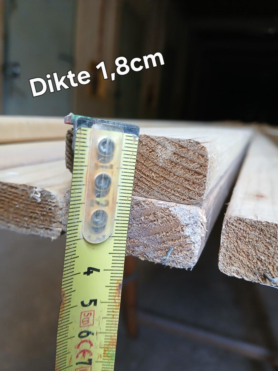 Tuinhout: 18 nieuwe schaaflatten geïmpregneerd.