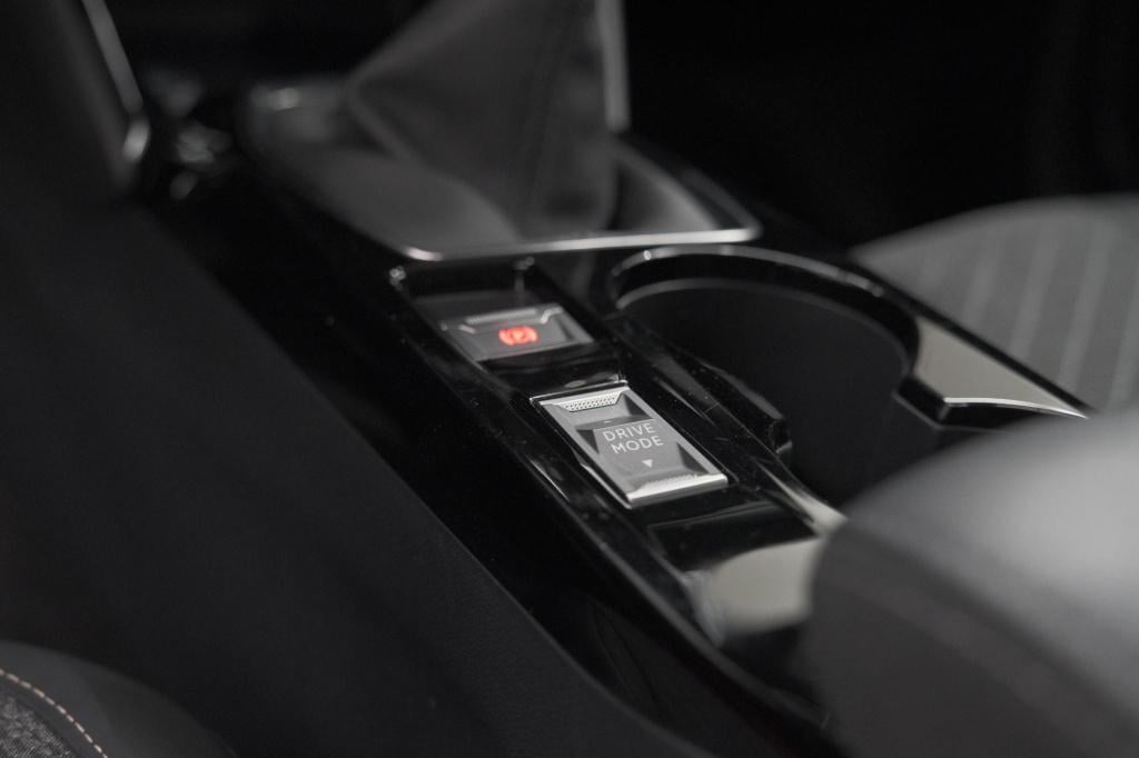 Peugeot 208 puretech 100 allure | camera | navigatie | parkeersensoren | ap
