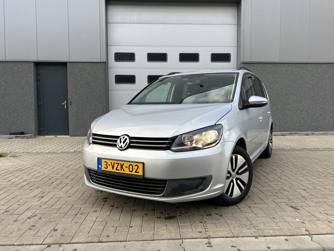 Volkswagen Touran 1.6 TDI Comfort/APK/DSG/GRIJS KENTEKEN/