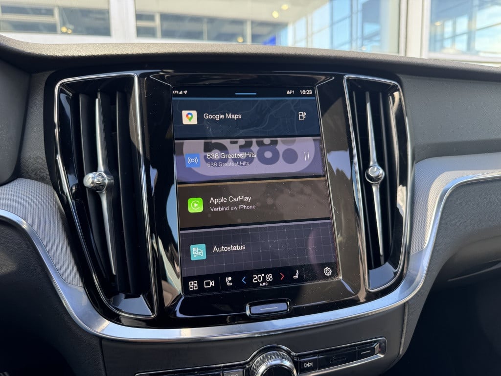 Volvo V60 t6 398pk recharge plus dark| panodak| adap.cruise| trekhaak| 36