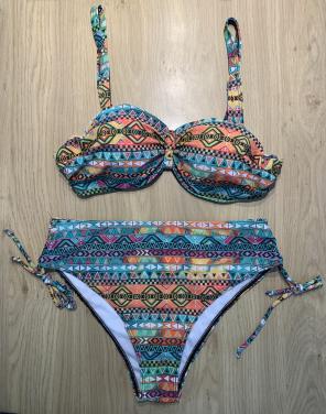 Vrolijke bikini maat M