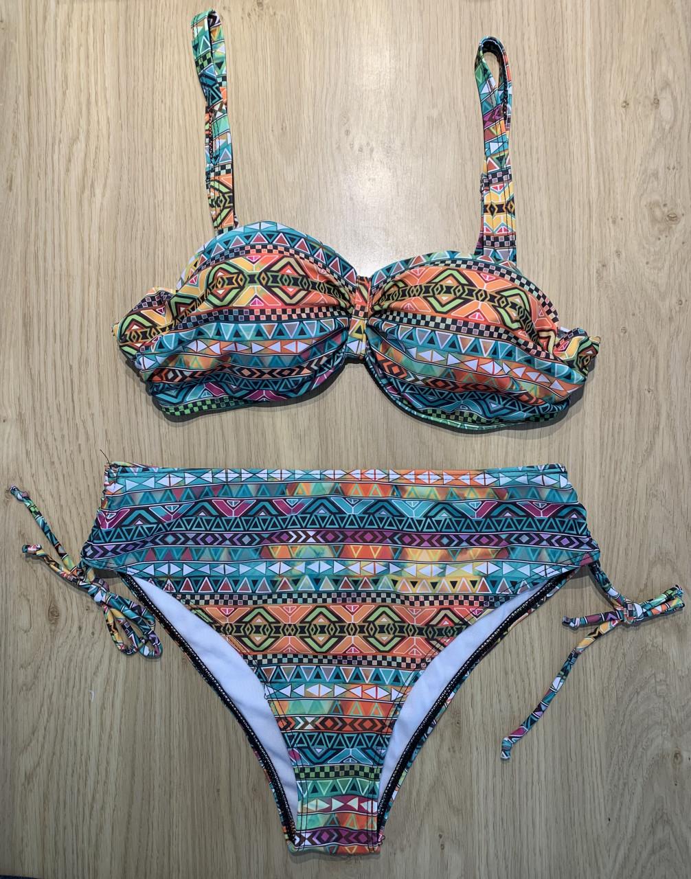 Vrolijke bikini maat M