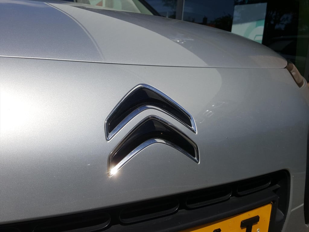 Citroen C4 Cactus vti 82pk airdream shine etg5 automaat navigatie | trekhaa