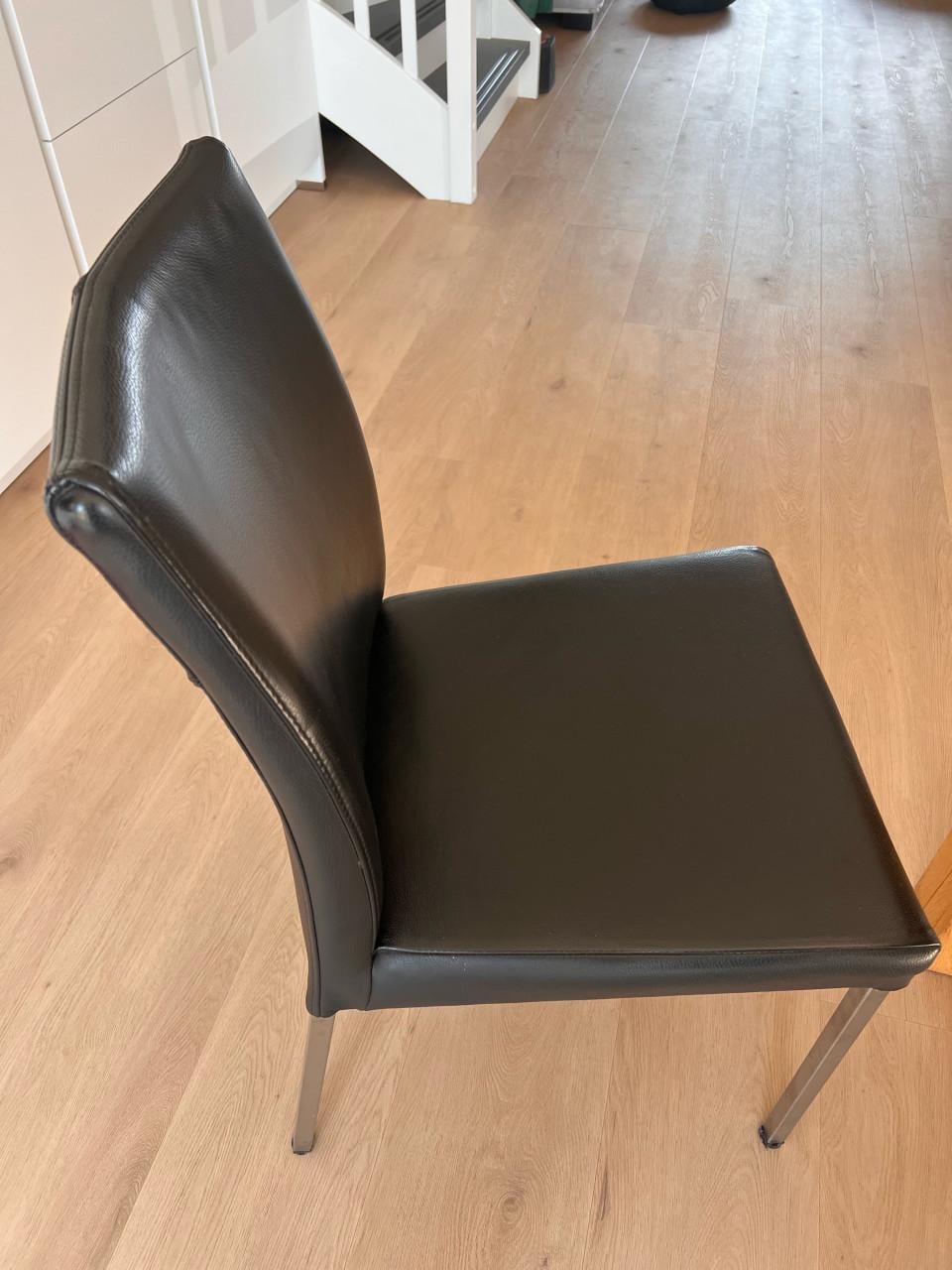Robuuste eetkamertafel 200 x 100 cm en 6 stoelen van echt leer