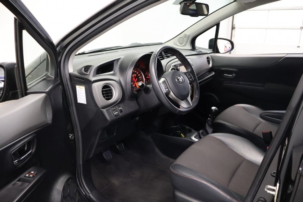 Toyota Yaris 1.3 vvt-i dynamic