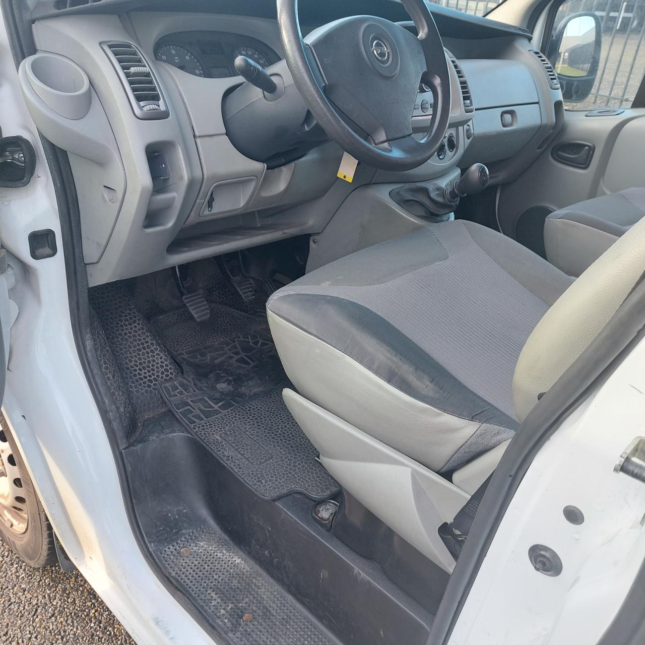 Opel Vivaro 2.0 CDTI 2.7 T -   140.801 Km