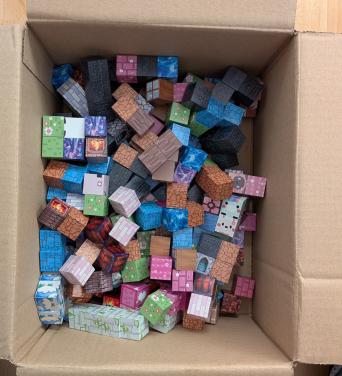 GERESERVEERD Gratis afhalen: 200 magneetblokjes om mee te bouwen