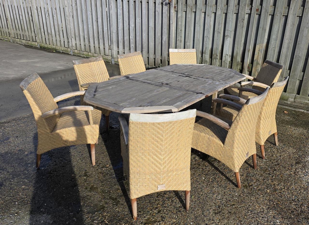 Mooi tuinset met 8 stoelen