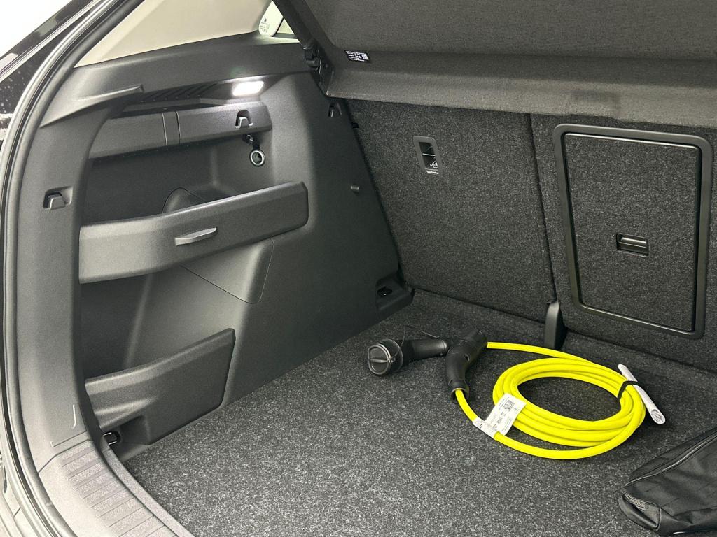 Skoda Elroq business edition tour elektromotor 150 kw / 204 pk