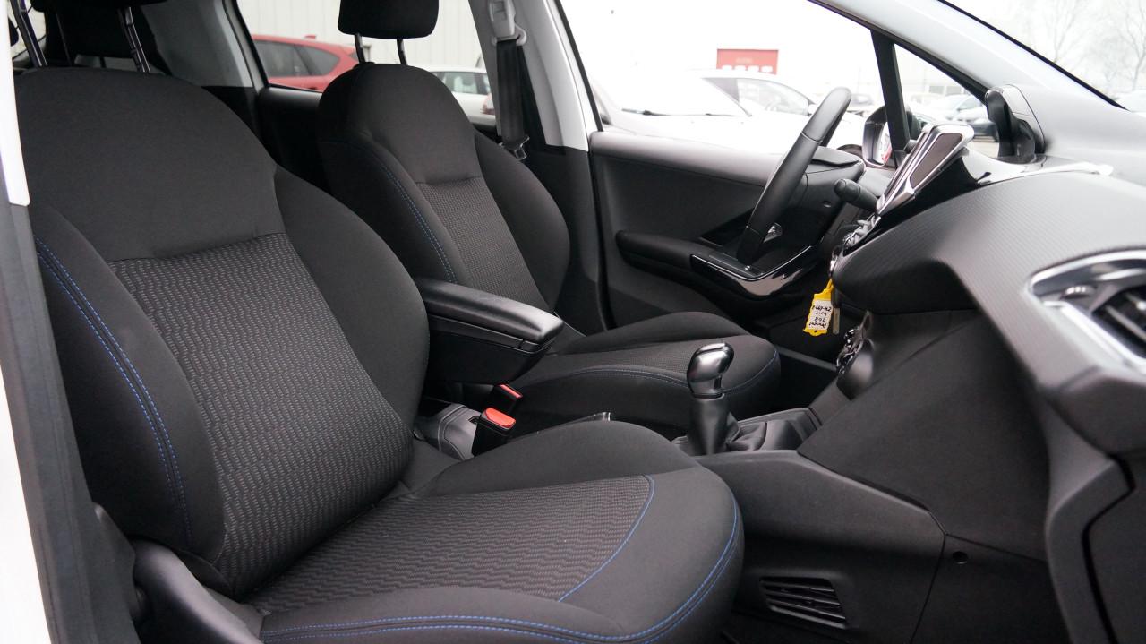 Peugeot 208 1.2 PureTech Signature rijklaar incl garantie