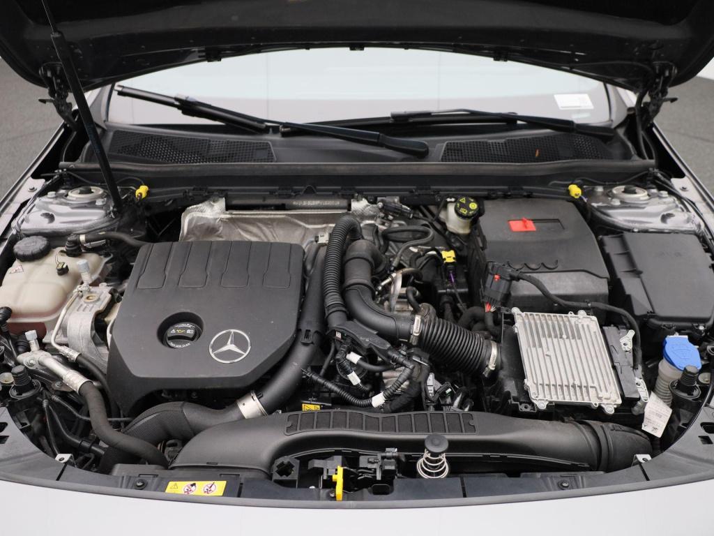 Mercedes-Benz A-Klasse 180 business line | automaat | panorama dak | leder 