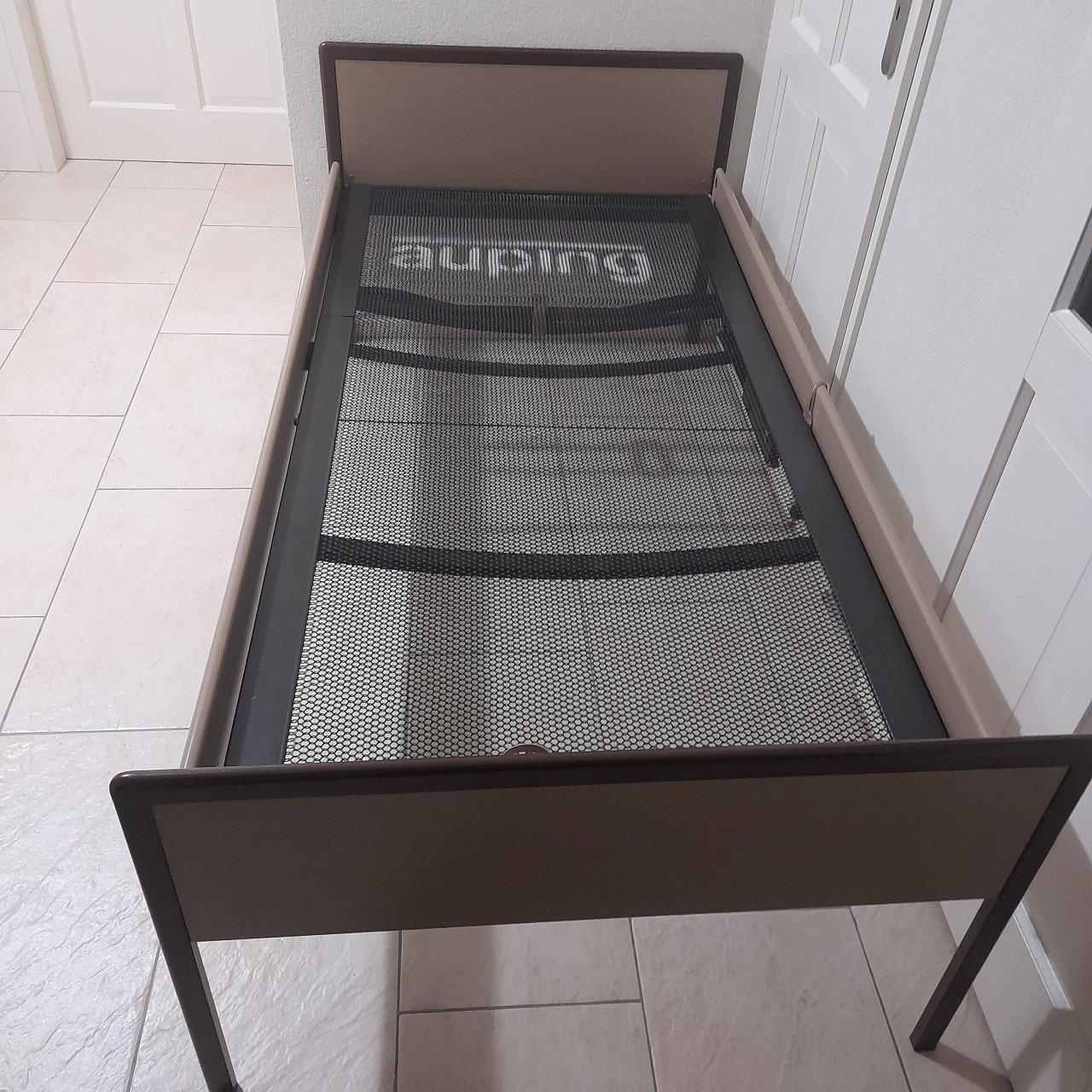 Auping bed 90 x 190 met verstelbare spiraal bodem ( in goede staat )