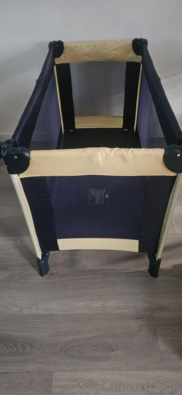 Campingbed met babyhangmat en matrasje