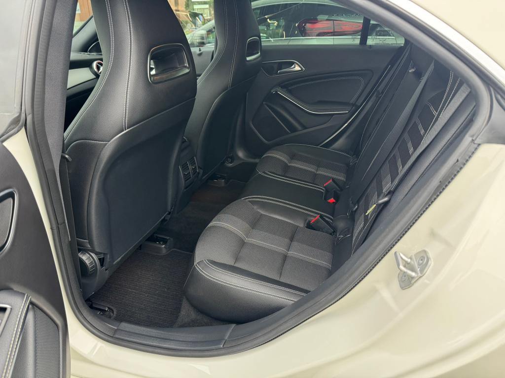 Mercedes-Benz Cla 200 urban automaat , apple-carplay , achteruitrijcamera ,