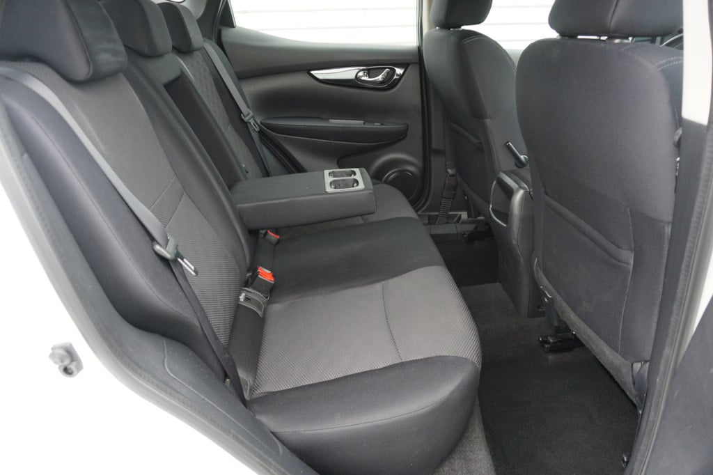 Nissan Qashqai 1.2 acenta climate / navi / cruise / stoelv. / camera / park