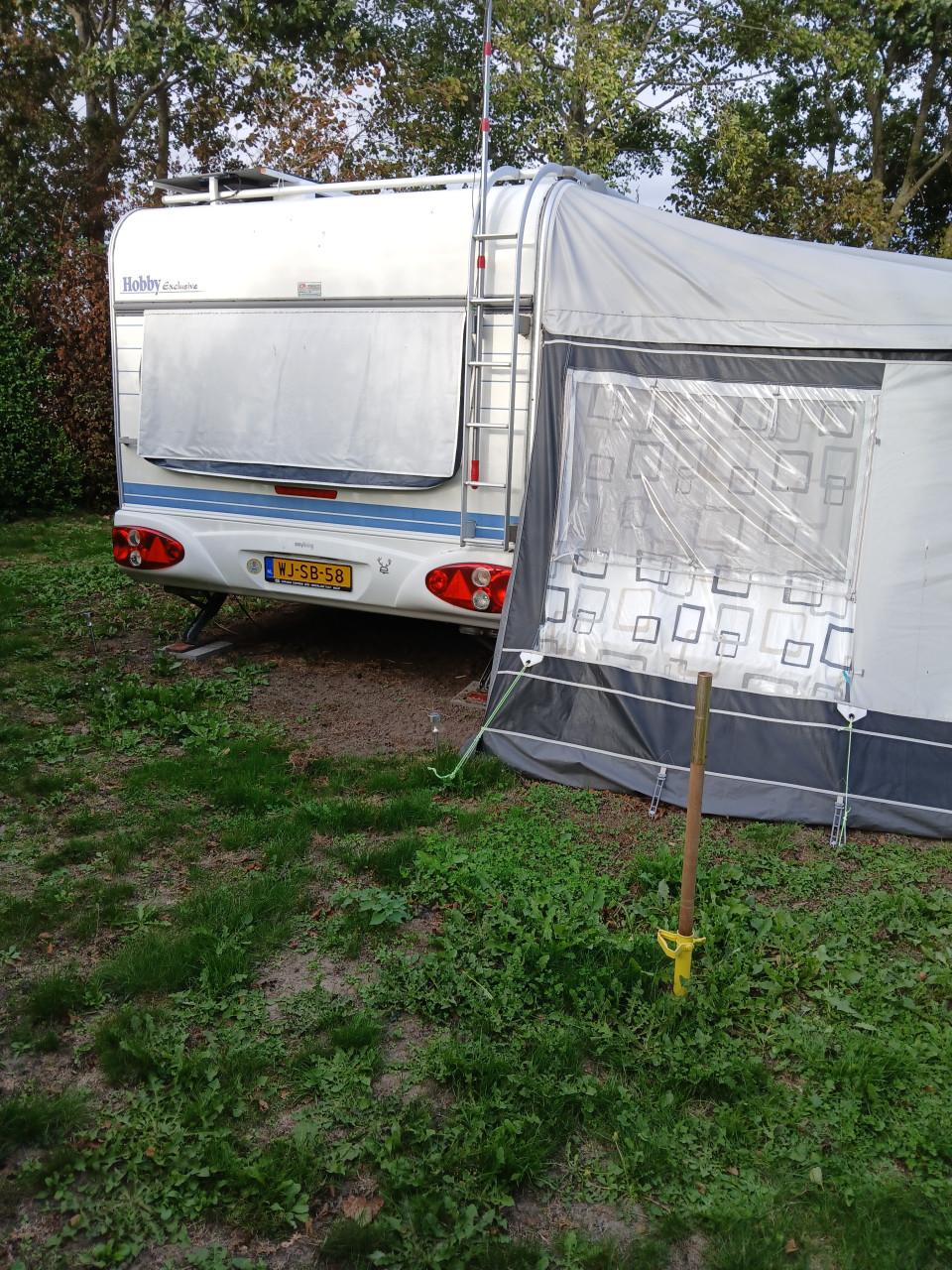 Caravan Hobby 560 UL Exclusive met z.g.a.n. voortent en luifel