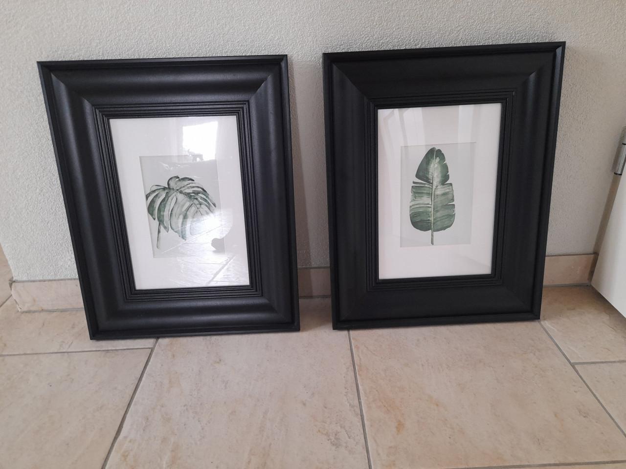 2 Leuke schilderijtjes   ( z.g.a.n.)  45,5 x 36 ,5