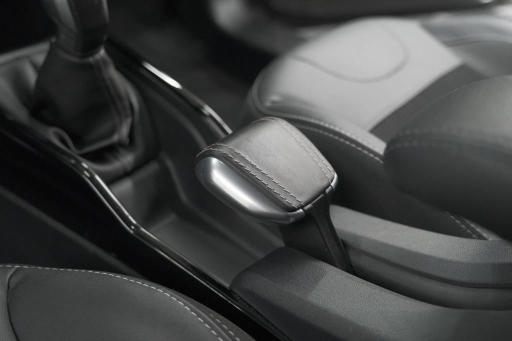 Peugeot 2008 puretech 110 allure | trekhaak | parkeersensoren | navigatie