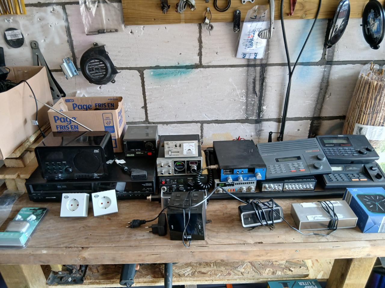 Te koop garage/schuurverkoop allerlei spulletjes koopje in een koop
