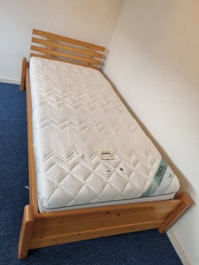 Ledikant met lattenbodem en matras